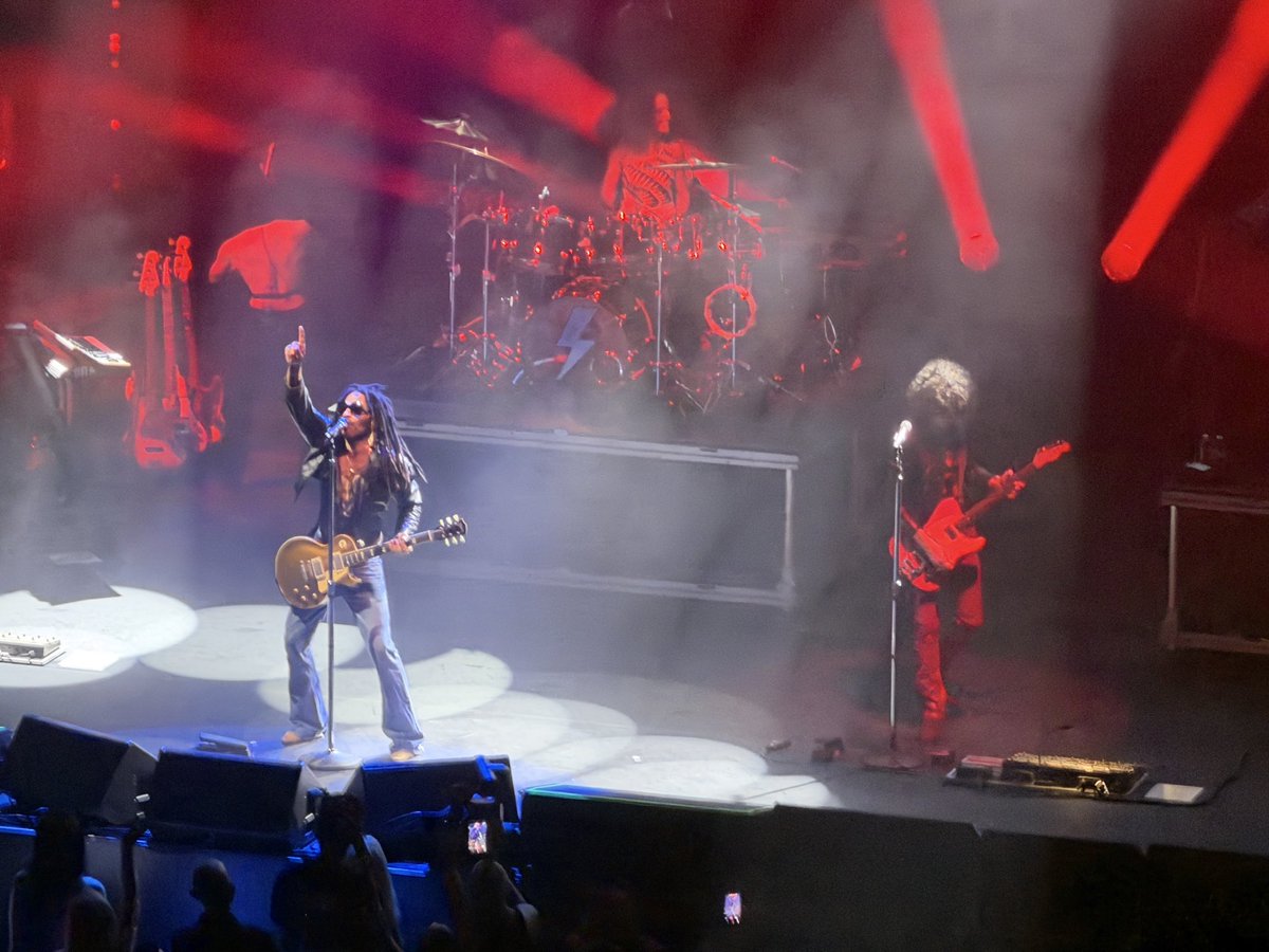 AlanToddWHS's tweet photo. Just got back from the incomparable @LennyKravitz at @Yaamava. More pics and videos to come!

#lennykravitz #livemusic #concert #concerts https://t.co/Y3AIFnfbiv