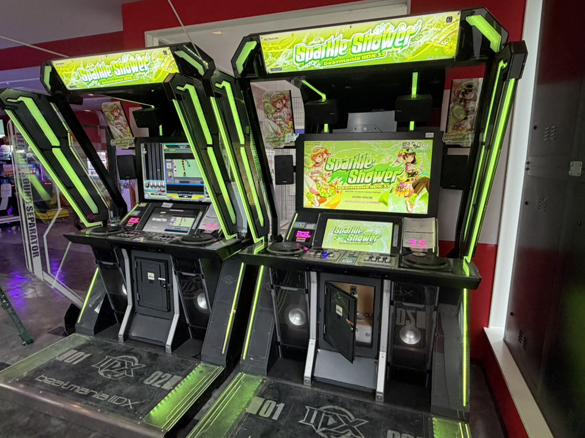 round1_yokosuka's tweet photo. ✨横須賀店の設置音ゲーご紹介✨
横須賀初上陸！
DDR 20th anniversary model
beatmania IIDX LIGHTNING MODEL
ポップンミュージック ピカピカポップ君モデル
ギタドラ ARENA MODEL

ゲキ！チュウマイの３機種や、その他音ゲーも設置してます✨

音ゲーコーナーは南館１Ｆ！
ぜひお越し下さい！ https://t.co/yW6Mp6sMuq