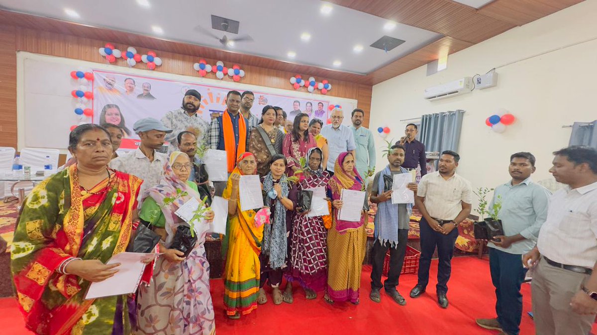 npbasna's tweet photo. प्रधानमंत्री आवास योजना शहरी 2.0 में भवन अनुज्ञा वितरण नगर पंचायत बसना https://t.co/LqzfUrV9w0