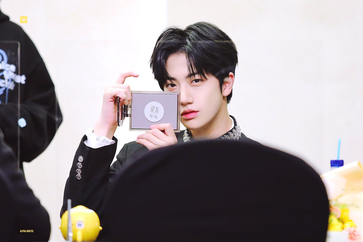 010322com's tweet photo. 𝙥𝙧𝙚𝙫𝙞𝙚𝙬. 260524 애플뮤직 팬싸 

서울은 여전히 서울이고
원진이는 여��히 원진이야

#CRAVITY #크래비티
#원진 #WONJIN #ウォンジン #함원진
#함랑아원진해 #무대천재병아리🐥 https://t.co/zTuQL6WJJr