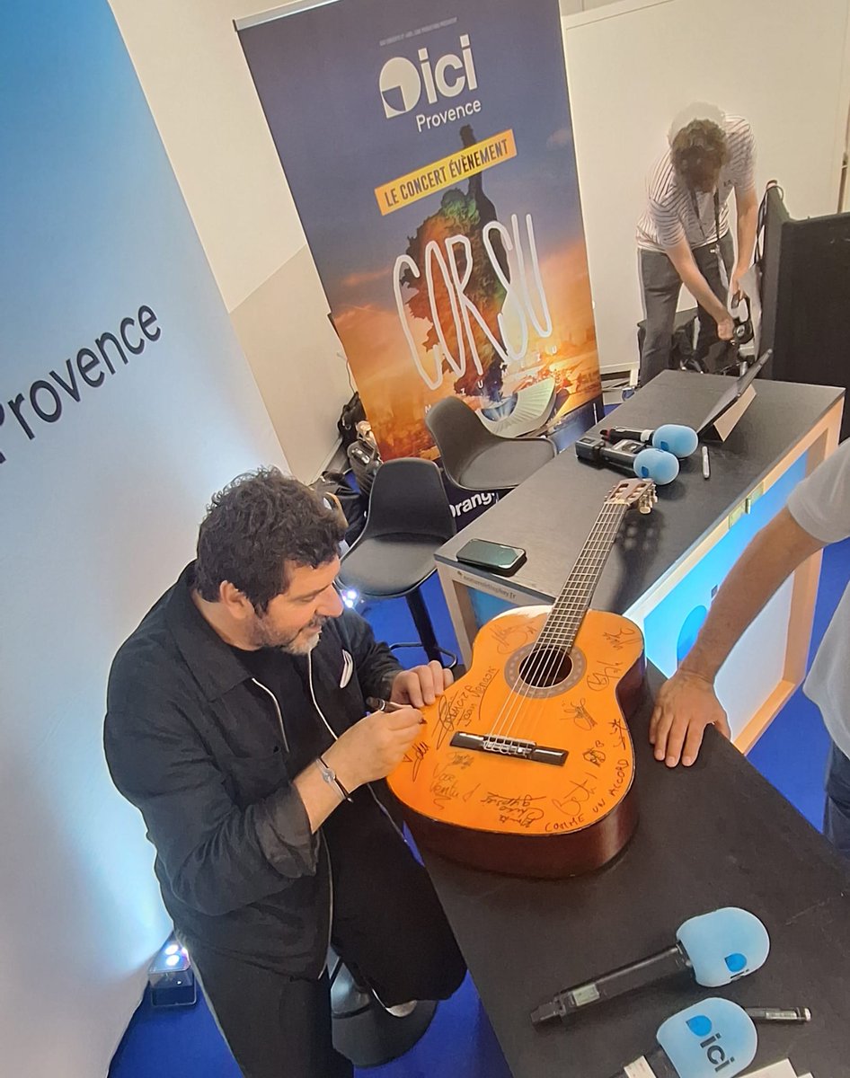 SorekEric's tweet photo. #CorsuMezuMezu à @orangevelodrome un événement @ici_provence et @ici_officiel que vous avez pu vivre en direct. Merci à tous les artistes Corses et insulaires et merci @patrickfiorioff ♥️ https://t.co/WrrbSqtDYl