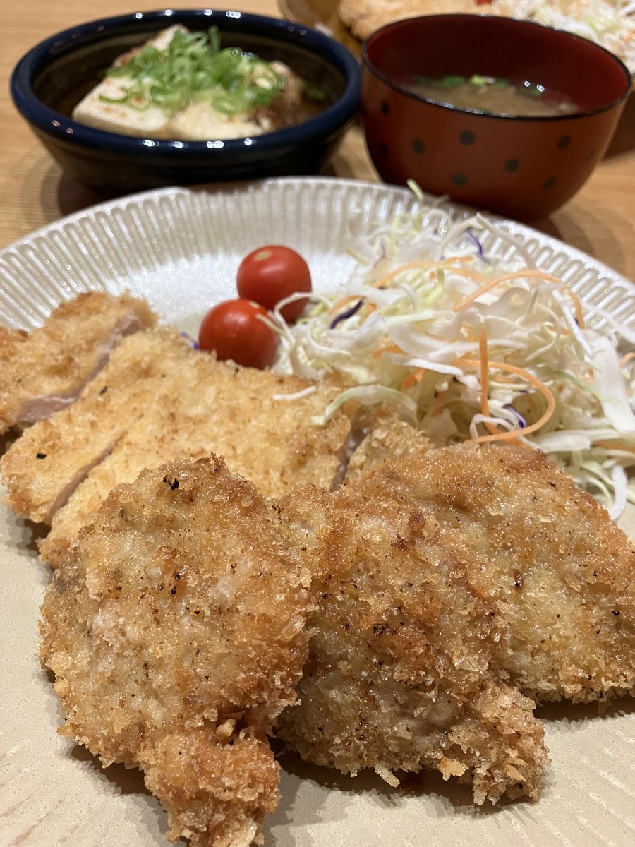 シモデ tweet media