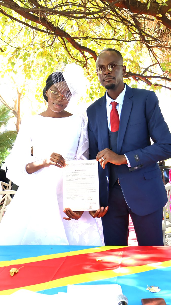 RDCambassadeBW's tweet photo. L��Ambassade de la République Démocratique du Congo au Botswana et auprès de la SADC a le plaisir d’annoncer la célébration du premier mariage civil organisé au sein de l’Ambassade à Gaborone.

Le 23 mai 2026, Monsieur Josué Kalelé Mukonkole et Madame Ketsia Mwema Kabemba ont été légalement unis par les liens du mariage civil devant Monsieur Malu Kabemba-Wanyi Frédéric, Ministre Conseiller, agissant en qualité d’Officier de l’État Civil. La cérémonie s’est déroulée en présence des témoins, des membres des familles et des invités, marquant ainsi un moment historique et empreint de joie pour l’Ambassade et pour la communauté congolaise vivant au Botswana.

Cet événement symbolique témoigne de l’engagement continu de l’Ambassade à offrir des services consulaires et d’état civil essentiels aux ressortissants congolais résidant au Botswana et dans la région de la SADC.

L’Ambassade adresse ses sincères félicitations aux nouveaux mariés et leur souhaite une union bénie, placée sous le signe de l’amour, de l’unité, du respect mutuel et du bonheur.

Félicitations aux mariés.
 Vive l’amour, vive la famille et vive la communauté congolaise à l’étranger.