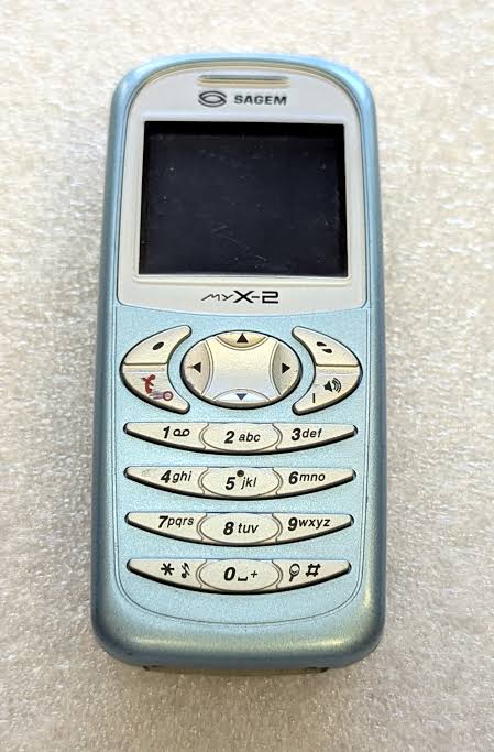 moses_ebio's tweet photo. @Chime_Fave mehn i've used some very old devices o. I think these are the oldest i've used..
1st  - Sagem MyX2
2nd - Nokia 1100
3rd - Nokia 5110 https://t.co/YXG4P5lCEh