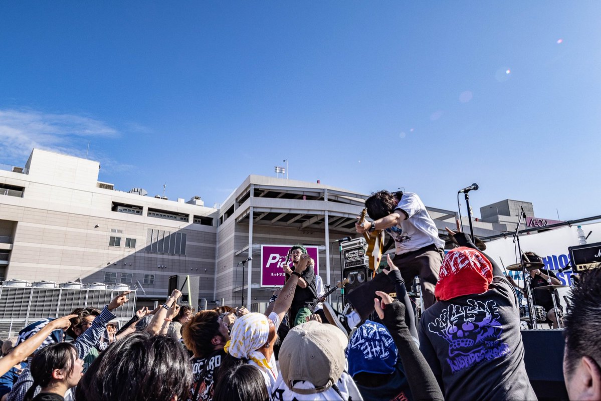 shiosairock's tweet photo. 【🔥潮騒ロック開催中！🔥】

潮騒ロック
BLUE STAGE 5番手はTHE SKIPPERS！

高松に対する思いやバンドに対する想いが伝わる心温まるライブでした！

5.24（日）
『SHIOSAI ROCK FESTIVAL 2026』
イオンモール高松北側平面駐車場
入場無料

photo by @ayatophotograpy 

#潮騒ロック
#SRF2026 https://t.co/4vgfLPdekt