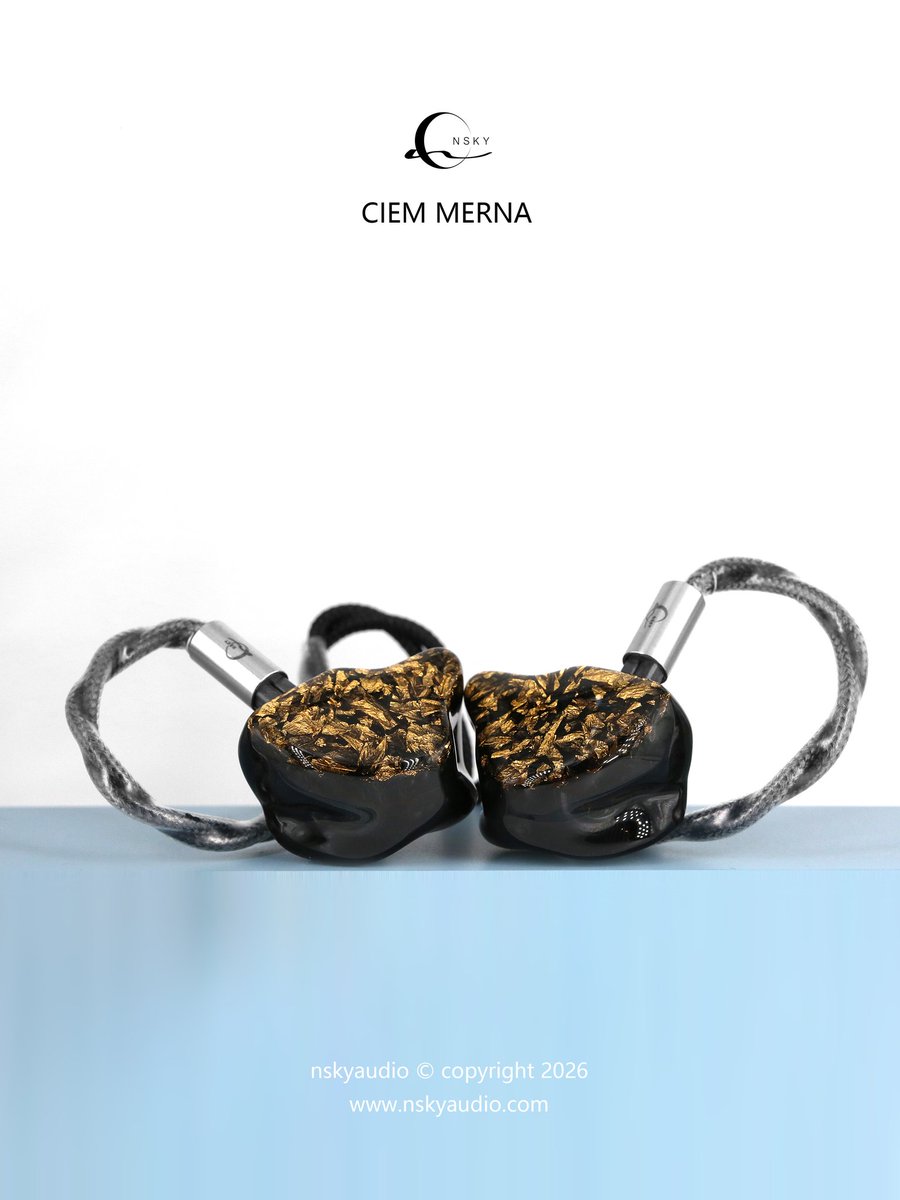 nskyaudio's tweet photo. Deep black like still night, gold foil like molten sunlight. Golden flecks shimmer in the glossy black shells, sealing the luxury of night and stars into your ears.
#蔚蓝北空 #nskyaudio https://t.co/IyCRtABZ3l