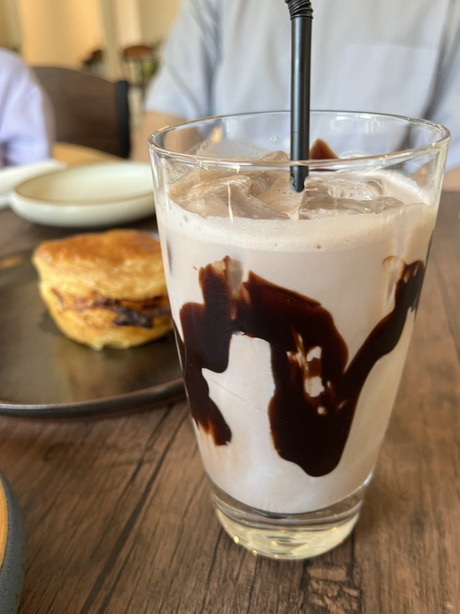 pppppahiru's tweet photo. 温泉街で食べ歩きしてカフェしてオークスみて温泉はいって畳でだらだらしてｻｲｺｳなんだよ♨( ●•́ ਊ •̀●)♨♨🥤和カフェもしたんだよ🍵ﾏｯﾁｬ https://t.co/oD1zlEimyS