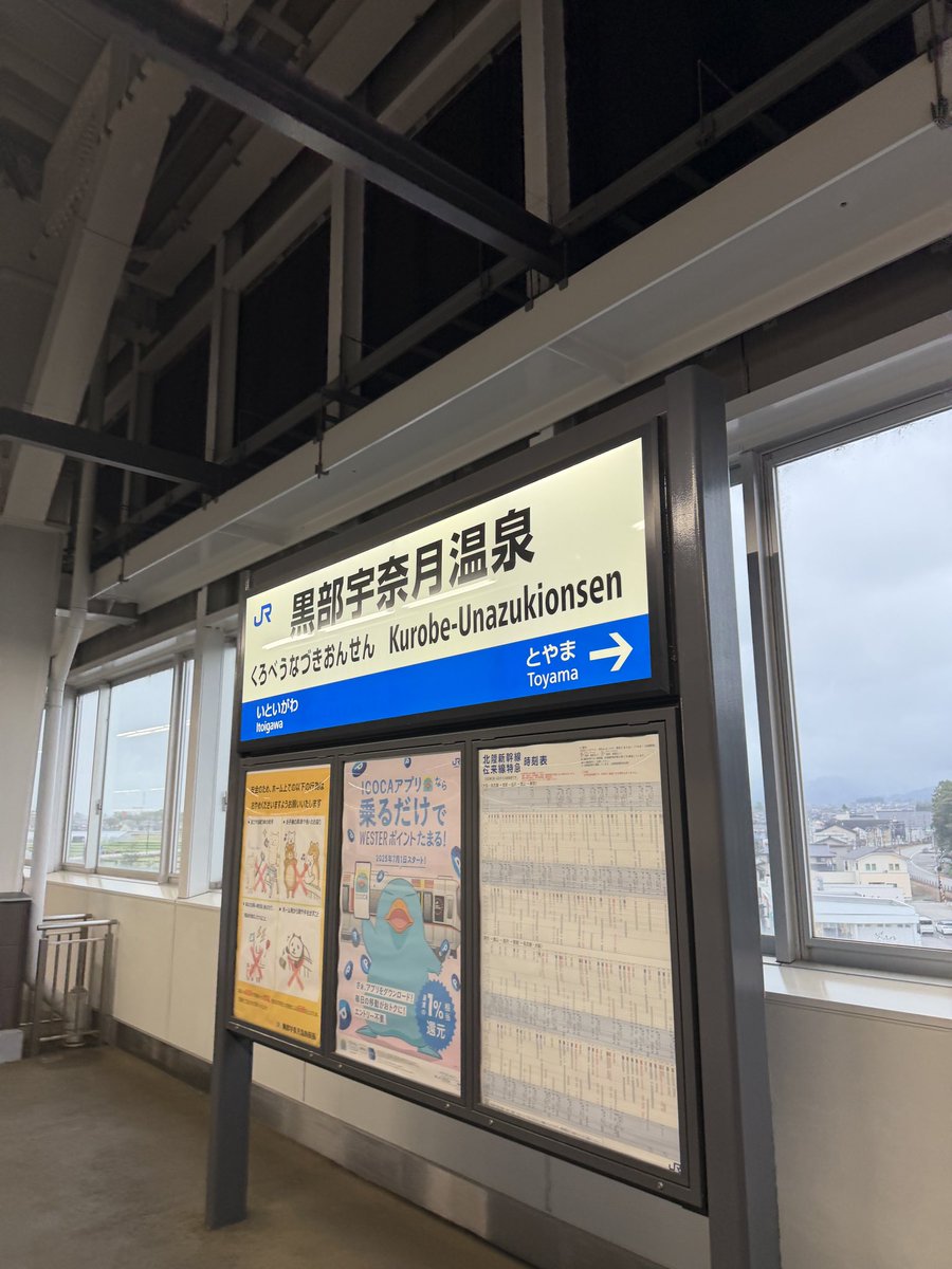 kashi0713's tweet photo. 今年も黒部名水マラソン大会ありがとうございました！引退して、ひょんなことから呼んでもらえて、気がついたら7回も参加させてもらってる大会はありがたい。黒部市民、大会関係者、ボランティアの人たちがこの日をこんなに待ち遠しく思っている大会もなかなかない。人が笑顔でいれば、誰かの笑顔になる。それが自然と実行できている素敵な大会だなと思うのです。あれをやらなくちゃ、これをやらなくちゃはあるけど、「みんな黒部に来てくれてありがとう！」の歓迎の意が伝わってくる。それが参加者の満足度の1番の要因なのかもしれない。いつもながら良い大会だと思う。