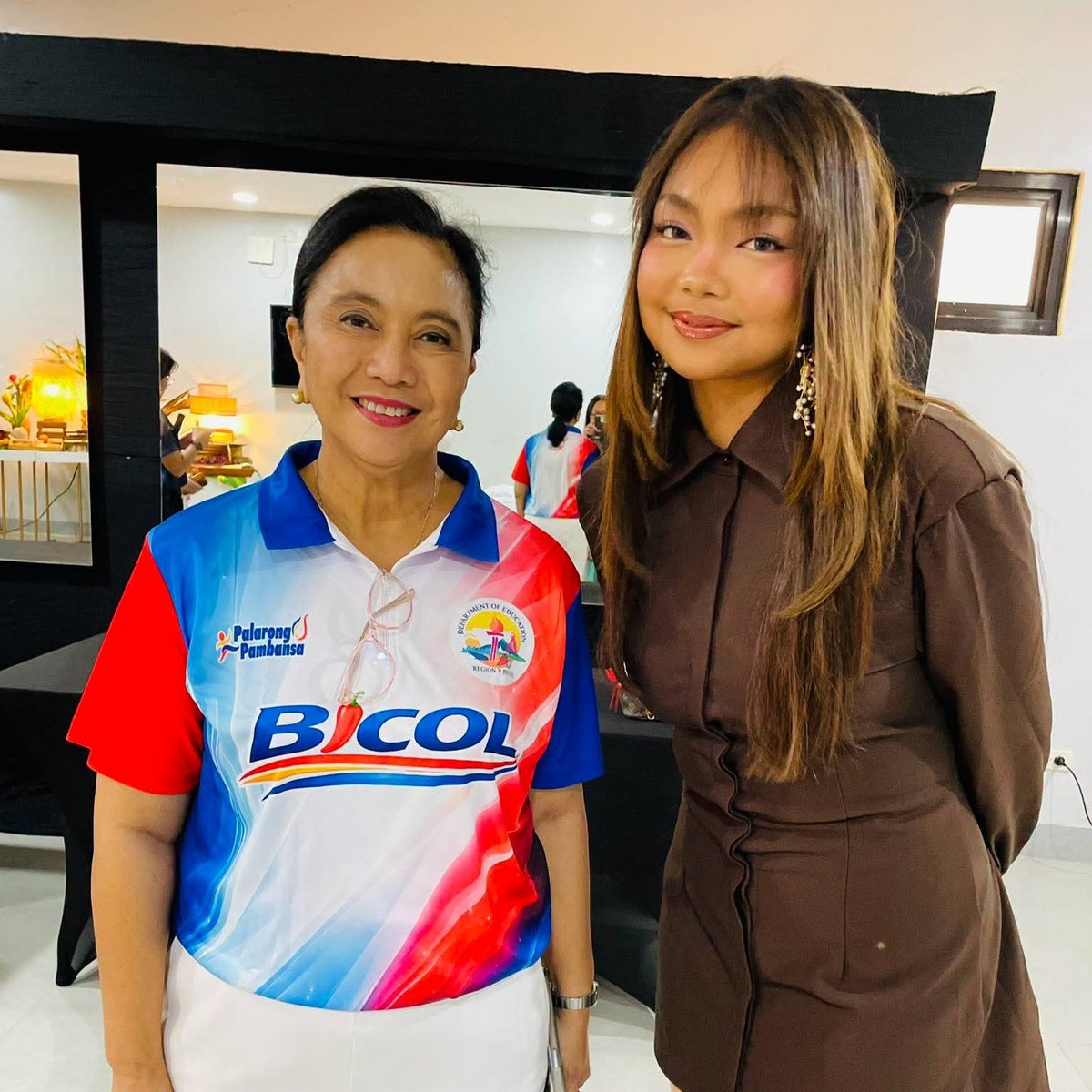 _rievrae's tweet photo. mayor leni with carmelle 🩷✨

CARMELLE OPENS PALARO
#carmelle https://t.co/sgEe23c7U8