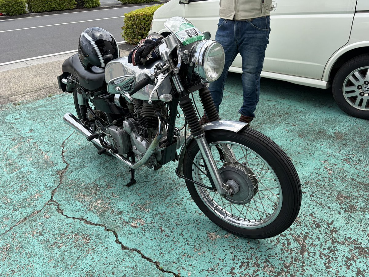 WingfootMoto's tweet photo. 久しぶりのエンフィールドカフェでご来店のお客様、お元気そうでなによりです😃
来週にはSSTRに参加されるとのこと、気をつけて楽しんで来てくださいね。

ちなみにSSTRには違うバイクで参加されるそうです😅 https://t.co/SQld78djEo