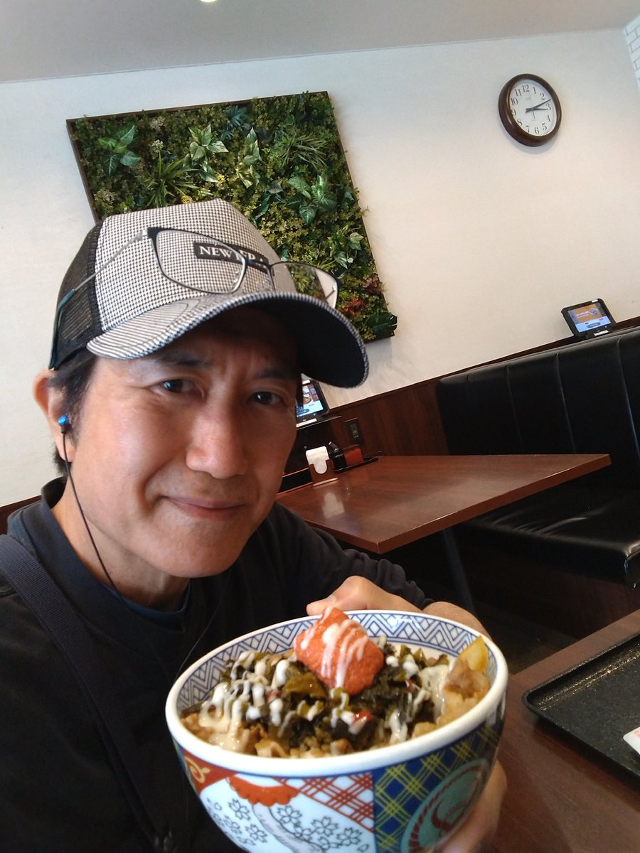 zpa28ma55ma1's tweet photo. ♪吉野家の期間限定お得なトッピング♪
Beef bowl and Spicy Cod Roe, Pickled Musterd Greens and Mayonnaise at Yoshinoya.
#吉野家の明太高菜マヨ
#明太高菜マヨ #吉野家 #明太子
#高菜 #マヨネーズ #牛丼
#yoshinoya #beefbowl
#spicycodroe #pickledmustardgreens
#pickles #mustardgreens
#相原將人 #AiharaMasato
#アイハラマサト