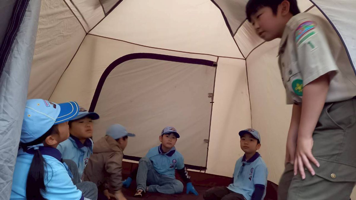 fukushimabvs1's tweet photo. ボーイスカウト隊のキャンプ見学へ】

　5月24日日曜日

#ボーイスカウト 達の #キャンプ 見学

 #モンキーブリッジ 渡りに挑戦
テントも見せて貰いました
 
最後は焚火でのマシュマロ焼きとポップコーン作り
焚火の熱に驚きながらも自分の手でマシュマロを焼くことができていました！ https://t.co/U4UX8SM5Xv