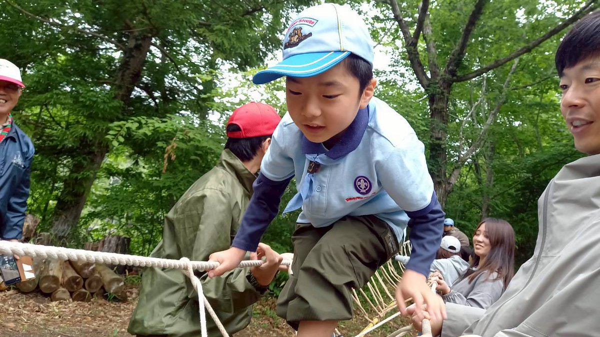fukushimabvs1's tweet photo. ボーイスカウト隊のキャンプ見学へ】

　5月24日日曜日

#ボーイスカウト 達の #キャンプ 見学

 #モンキーブリッジ 渡りに挑戦
テントも見せて貰いました
 
最後は焚火でのマシュマロ焼きとポップコーン作り
焚火の熱に驚きながらも自分の手でマシュマロを焼くことができていました！ https://t.co/U4UX8SM5Xv
