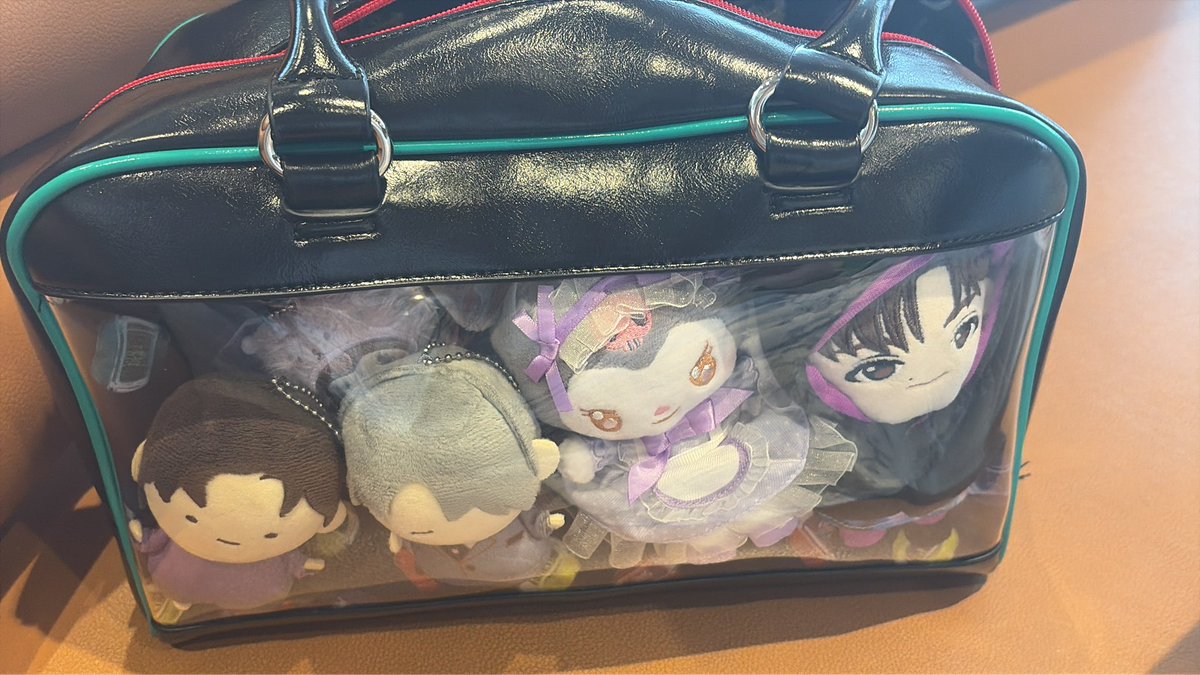 ry_lovecomedy's tweet photo. 発売発表された時から買うと決めてたゼッツのカバン。
よくあるやつより一回り大きいからぬいも荷物もいっぱい入って最高。一生使う。 https://t.co/OEvGgm0R6I