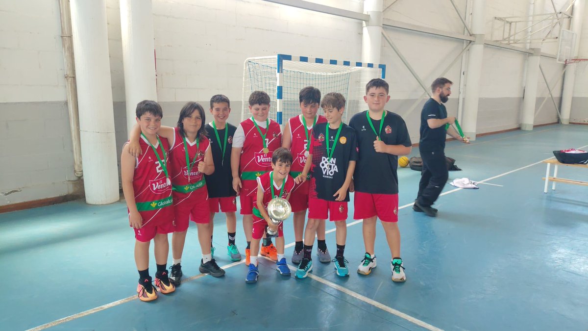 CBVillarrobledo's tweet photo. |𝐂𝐀𝐍𝐓𝐄𝐑𝐀 𝐂𝐁𝐕|
En la mañana de ayer nos desplazamos a Chinchilla a jugar con nuestro alevín un torneo con amistosos con el club local y Albacete Basket y pasamos una mañana espectacular.
Gracias al C.B. Chinchilla por la invitación. https://t.co/DbGLOK5oqR