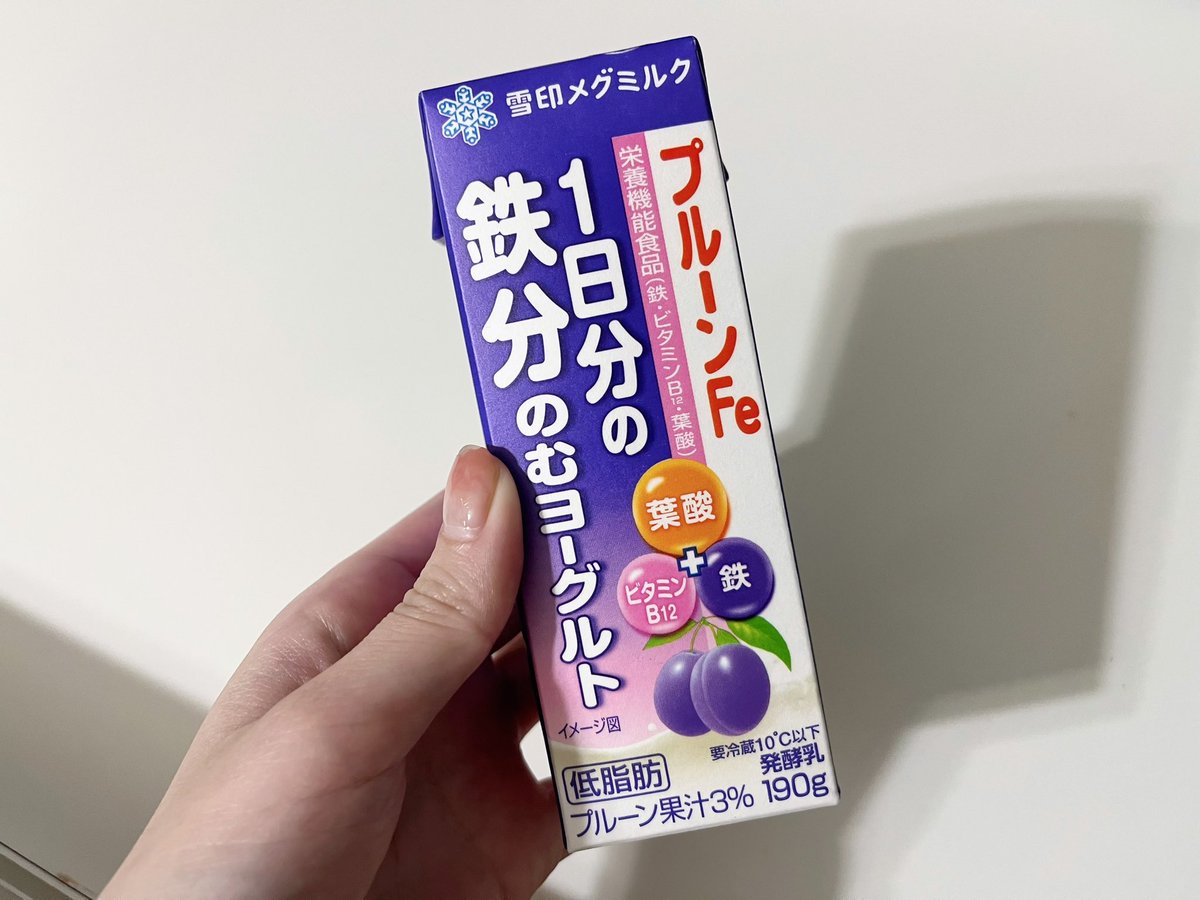 j_sed0's tweet photo. 最近コンビニで買って美味しかったやつ！
気になってたチョコメロンパン好みすぎた✨メロンパンの好きなところがギュッと詰まってる😽 https://t.co/nVfMHWlCAC