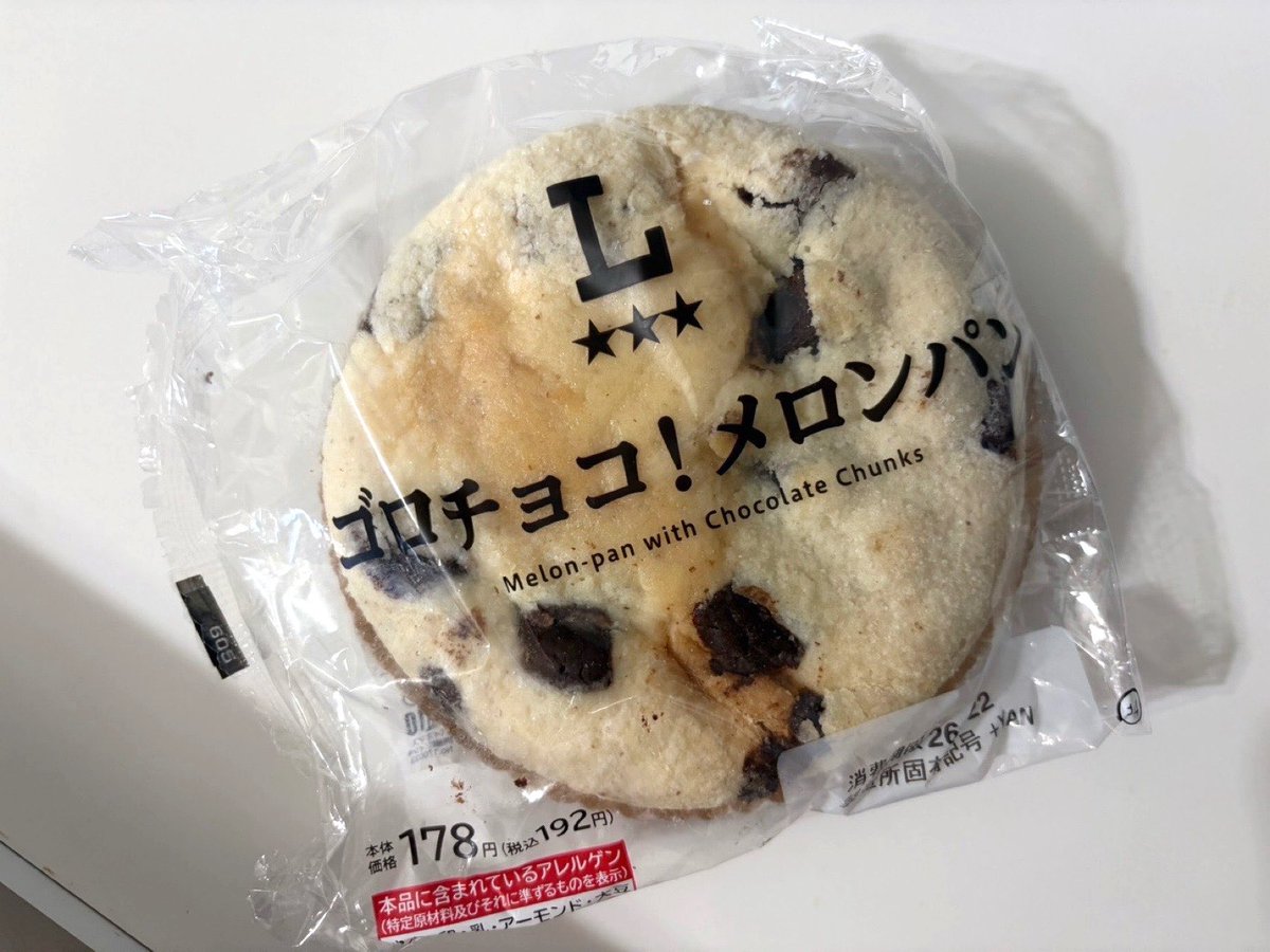 j_sed0's tweet photo. 最近コンビニで買って美味しかったやつ！
気になってたチョコメロンパン好みすぎた✨メロンパンの好きなところがギュッと詰まってる😽 https://t.co/nVfMHWlCAC