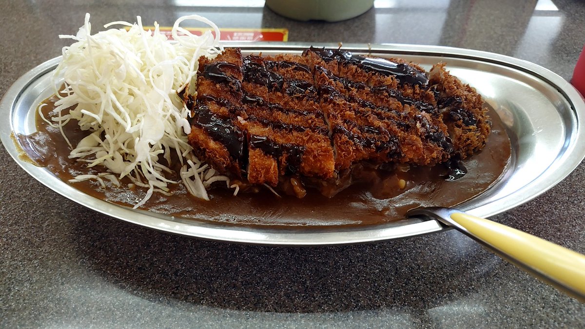 hwpcf0606's tweet photo. 免許証更新の為、昼メシは久しぶりのチャンピオンカレー 安原店に開店と同時に入店。
ここは自分が大学に通ってた頃の古参店��さんのお店。メニューも本店には無い昔のがある。
今回はダブルじゃなくＬジャン カレー増量を注文。
今回もたいへん美味しゅうございました！
#チャンピオンカレー安原店 https://t.co/4aecea4Utn
