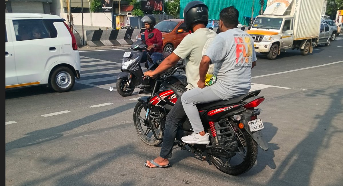lavanyadeepak's tweet photo. TN 11 AJ 5859
1) Pillion Rider not wearing helmet
2) Number Plate not in compliance with #MotorVehicles Act
Rajakilpakkam Intersection near @MCH_Chennai
24th May 2026 08:26
@ChennaiTraffic @COPTBM @reclaimchennai https://t.co/dvfVmtYTgo