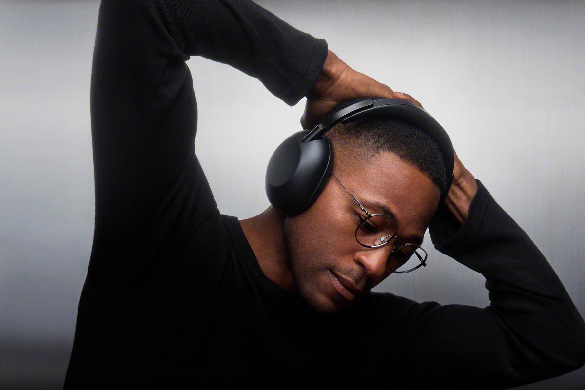 SonyAfrica's tweet photo. Designed for those who listen differently ✨

1000X THE COLLEXION combines luxurious comfort with immersive, high-precision sound to deliver a listening experience that feels deeper, richer, and more personal.

Master the art of listening.
#SonyMEA #1000XTHECOLLEXION #ForTheMusic https://t.co/gbvG49yHBG