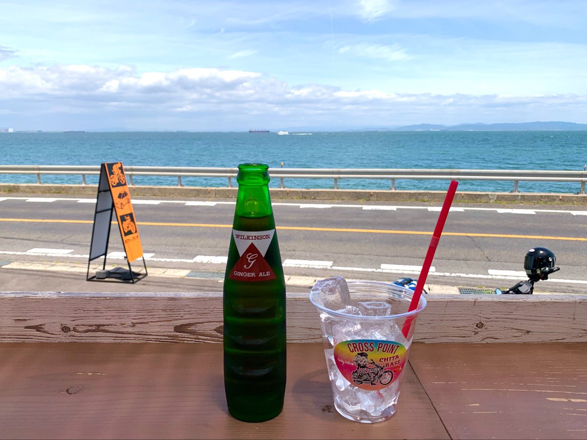 gw71a's tweet photo. 以前地元にあったライダーズカフェ を偶然見つけたので立ち寄ってみました👀
ど〜りで名前に見覚えあると思ったら、知多半島に移転され���たんですね✨
よく頼んでた辛口のジンジャーエールでひと息入れて、さぁ、再び出発〜💨

#知多半島 #知多半島ツーリング https://t.co/2yBGxAWvOb