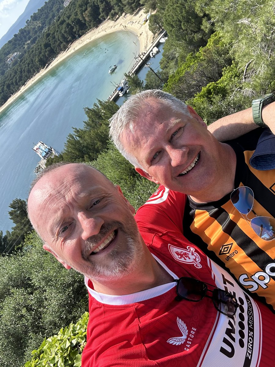 headofld's tweet photo. As disappointed as I am for us. Friendship is all that matters, pleased for my best pal. A before and after shot from Skiathos yesterday 🇬🇷🔴⚪️. We both got very drunk for different reasons. Bring on next season. #UTB  @boro Good luck to all my @HullCity friends https://t.co/gtzgoGJZUA