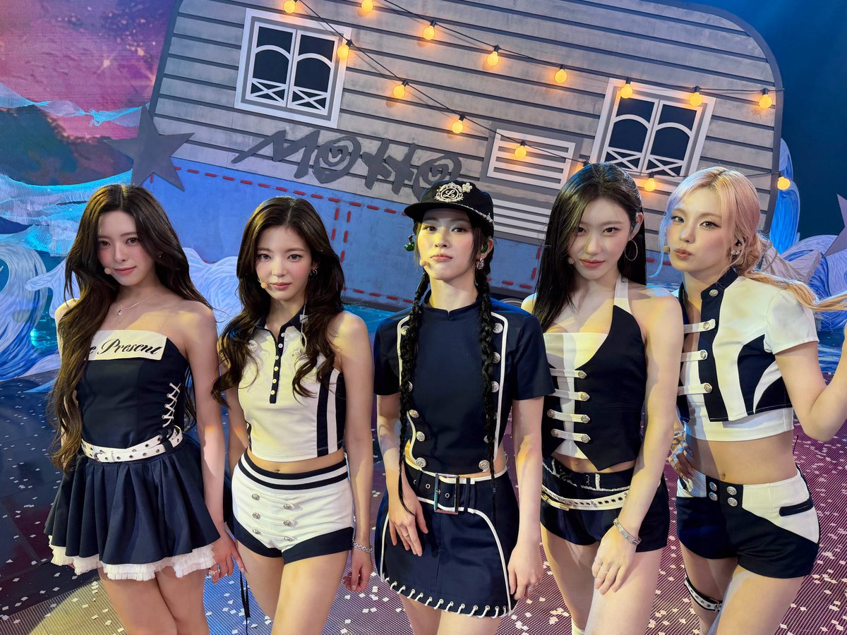ITZY tweet media