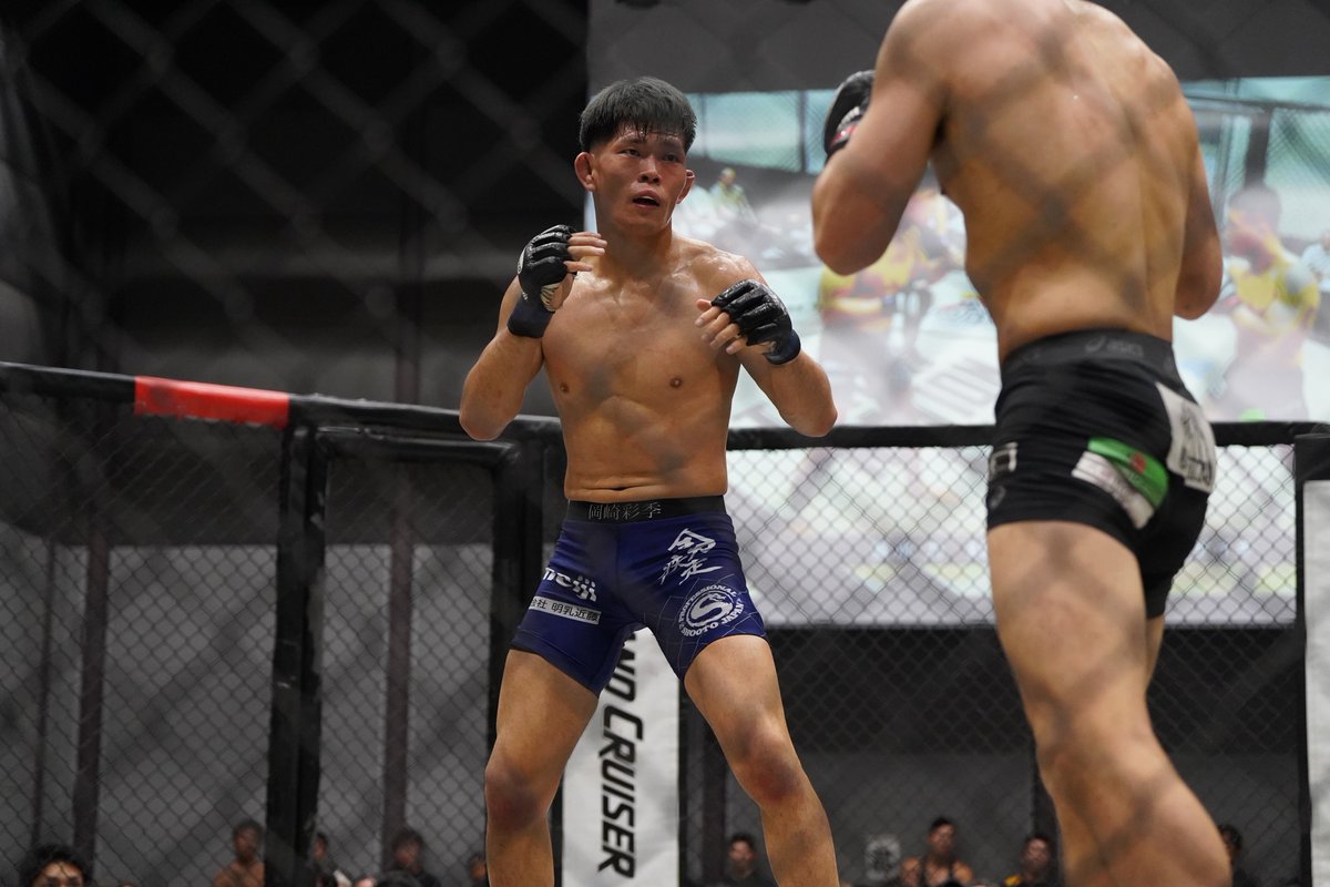 Gigio_jp's tweet photo. プロ修斗香川大会 FORCE23 #shooto0524 #FORCE23
第6試合 ライト級 5分2R
掛水 力(リトルジャイアントジム)
岡崎サイキ(ゼロ戦クラブ)
掛水選手がフラッシュダウン奪うが、グラウンドでは岡崎選手がトップから攻める。2R岡崎選手がパンチ、タックル切りグラウンドで攻勢。激しい試合はドロー! https://t.co/XudjkVImo3