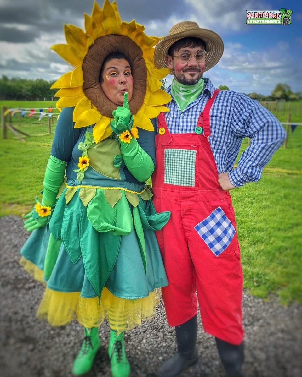 ScreamParkEnts's tweet photo. Farmer Willoughby Walby likes talking to his plants… but now they’re answering back! A naughty Sunflower has uprooted herself and is roaming @WalbyFarmPark spreading sunshine and MAYHEM. Join Farmer W and his floral friend until 29th May #FarmParkEnts https://t.co/hy5AJIjBOB