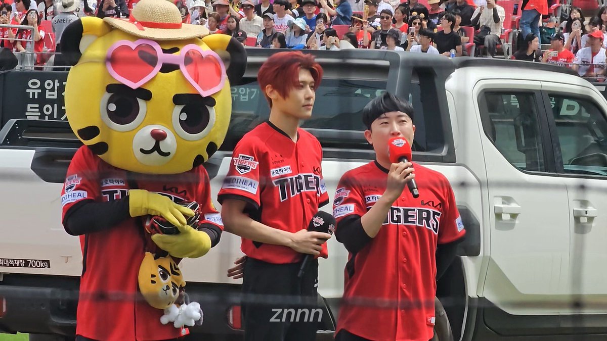 K_e576767's tweet photo. 260524 광주기아챔피언스필드
시구하러왔시온⚾️
#시온 #SION #NCTWISH https://t.co/BxplKJBwpH
