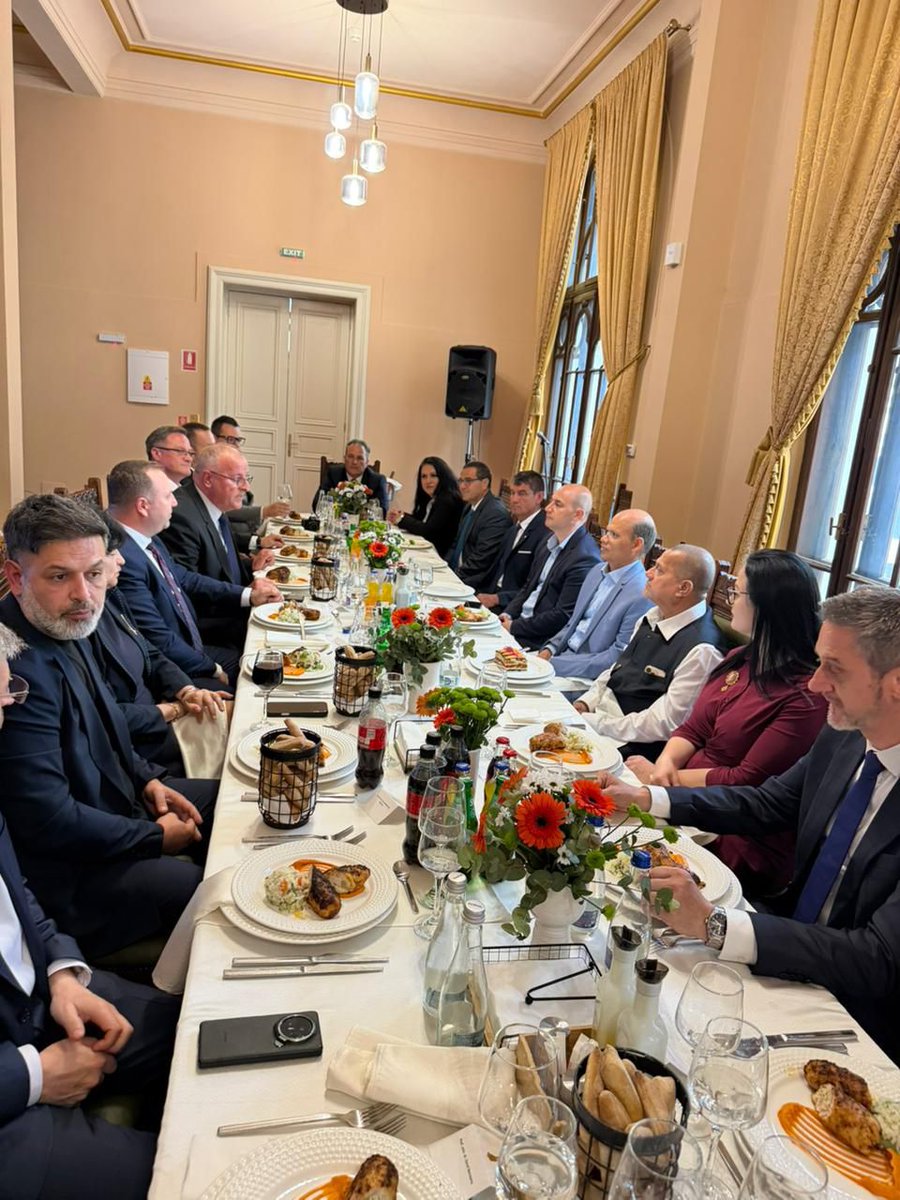 eoiromania's tweet photo. Official event at Craiova City Hall to celebrate recognition of @achyuta_samanta, Founder- @KIITUniversity &amp; @kissfoundation, by the Univ of Craiova.vMayors,Prefects &amp; public admin officials from multiple cities joined to meet Amb. @manojifs-strengthening 🇮🇳🇷🇴 edu, cul &amp; ins ties https://t.co/IPvxUi3f4J