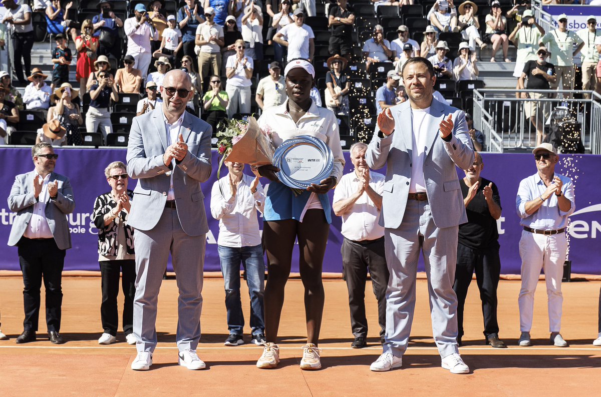 BlackSpinGlobal's tweet photo. #IS26 RUNNER-UP | Victoria Mboko is headed to Paris fresh off making her third final of 2026.
Mboko, 19, put up a good fight against former world No 8 Emma Navarro after being bageled in set one.
The world No 9 won the second 7-5 before losing the decider 6-2.
📸 | AFP; Getty https://t.co/pQPjkNJvtJ