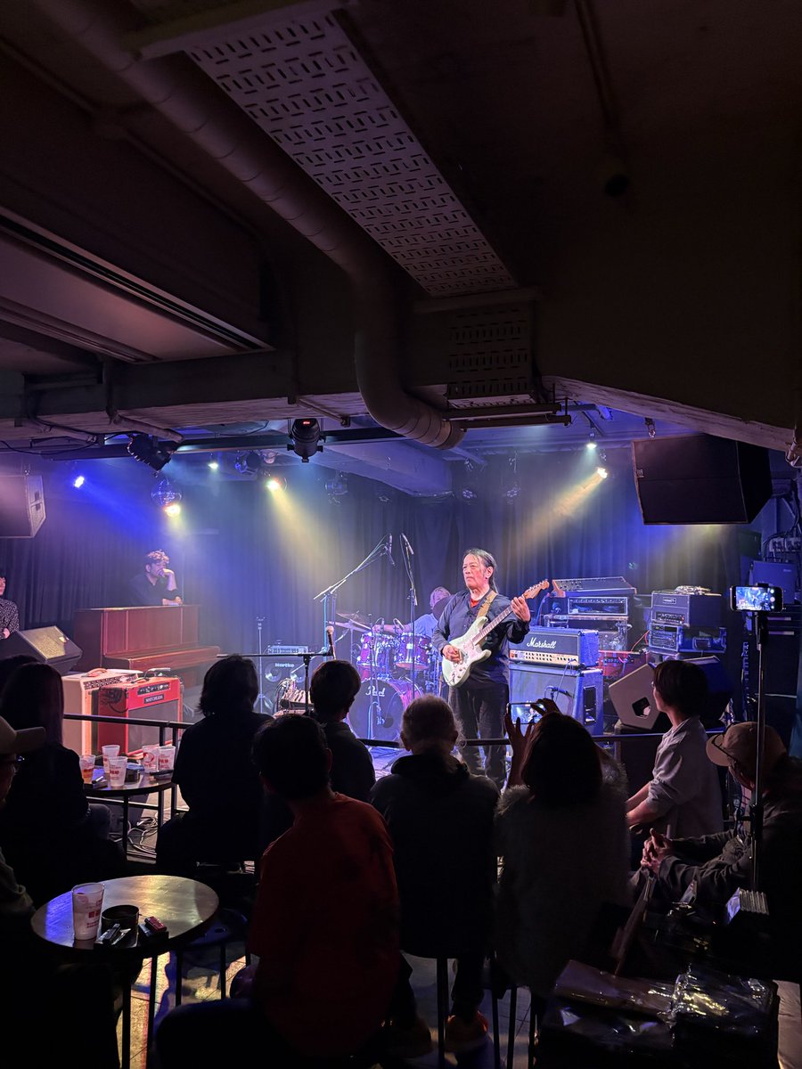 kayako_dr's tweet photo. 昨夜はKIRAさんのライブへ♪華原イアン&amp;イッチーさんも♪🔥🎸🎸🔥ギターが熱かった😆最高！Tri-Uncleさんもかっこよかった♪満員で、盛り上がって、めちゃくちゃロックな夜でした🔥音楽って最高だ！！ https://t.co/WewpGb931F