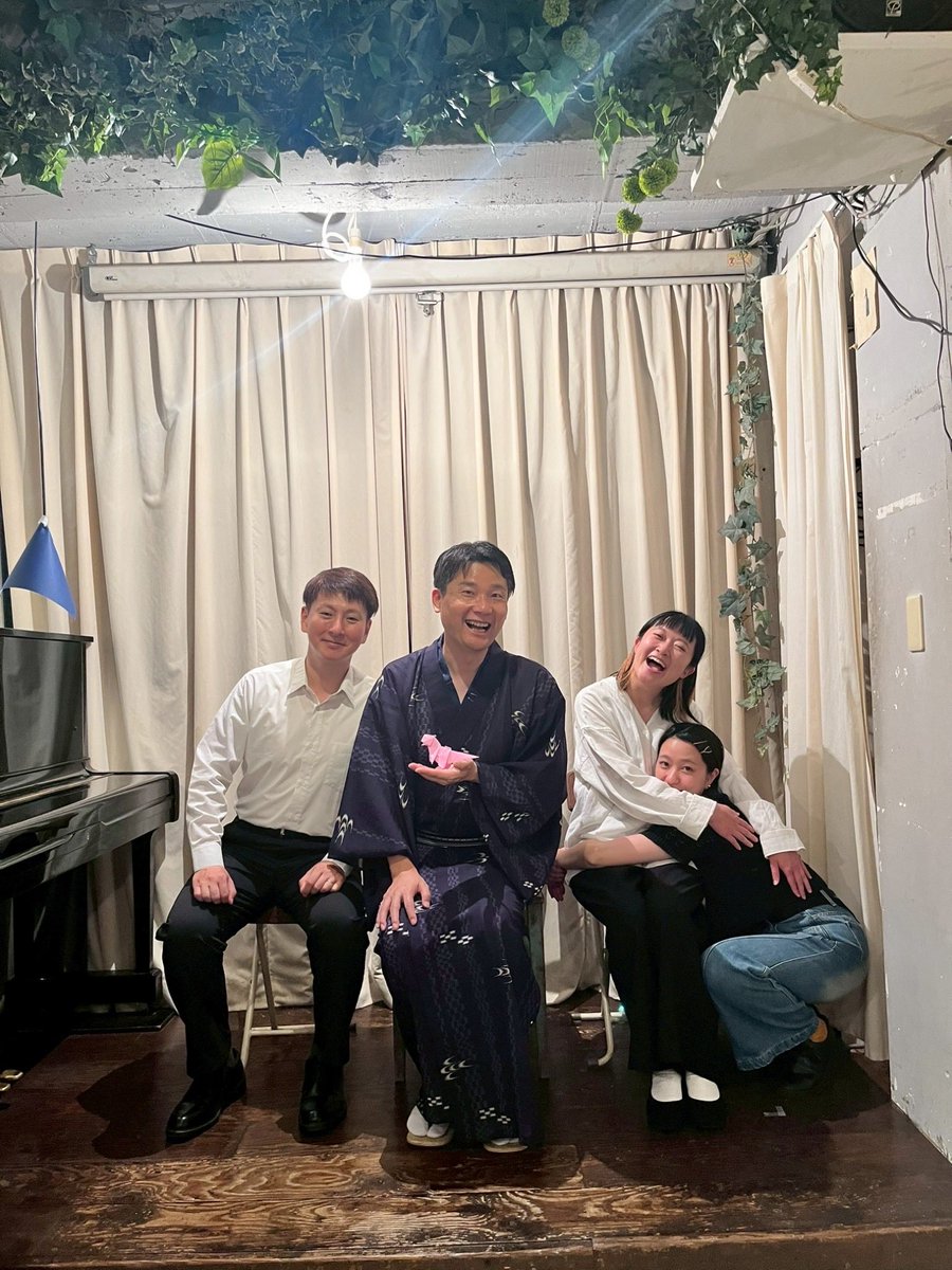 indigo_akira716's tweet photo. 『ふらんす座de  ものがたる』
無事終演いたしました✨

美しくおだやかなふらんす座の空気の中、良いお客様にめぐまれ、幸せな時間をいただきました。少しでもお楽しみいただけましたなら、嬉しいです。
ティラノサウルスくんは、ゴジロ作でした。左から右へ。ちょっとずつ上手くなった？ https://t.co/8KpT1Sx7rN