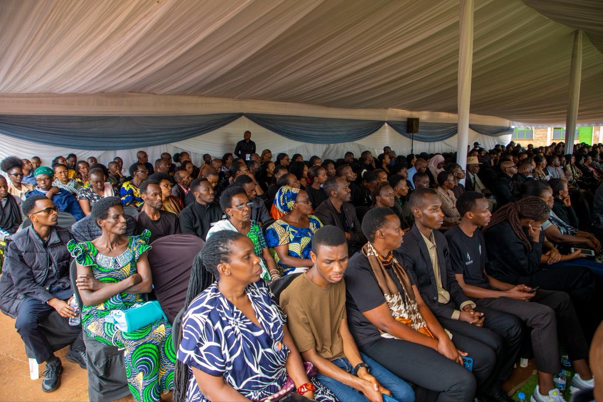 URChuyecampus's tweet photo. #Kwibuka32:  Kuri uyu wa gatandatu muri @HuyeDistrict  hibutswe imiryango yazimye mu gihe cya Genocide yakorewe Abatutsi mu 1994. Umugambi wari uwo gutsemba burundu ariko imana ikorera mu #Nkotanyi zibohobora abari bakiriho. 

#ntibazazima 

@UnityClubRw @Unity_MemoryRw https://t.co/rce0VUgCOm