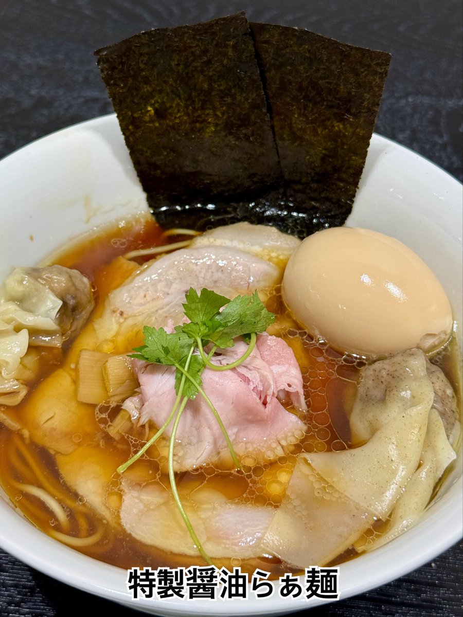 KU110_arigato's tweet photo. 今年は新たなステップへ踏み出す年でしょうか?
6/12 12周年の日に営業を終える
Japanese Ramen Noodle Lab Qさん
新宿タカシマヤ大北海道展に降臨❗️
(〜5/26)
特製プレミアム味噌(各日50食限り)と特製醤油を連食で😁
どちらも最好に美味しかったぁ😋💯👍
ご馳走様でした♪(๑ᴖ◡ᴖ๑)♪
#LabQ https://t.co/JM4hLCTMKo
