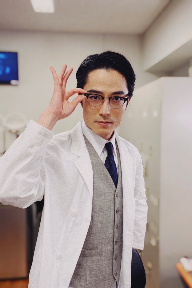 kkrktnknmsknbk's tweet photo. #BACKBEAT 大千穐楽
初演から数えると全88公演。
自分がご一緒したのは最後の32公演でしたが、この最強＆最高な船の乗組員にさせて頂けたこと改めて心から光栄に思う大千秋楽でした。
お客様、カンパニーの皆様､本当に本当にありがとうございました！

店員役(ダニー)を含む7役
の内撮れたものをば… https://t.co/LSitVg8hnv