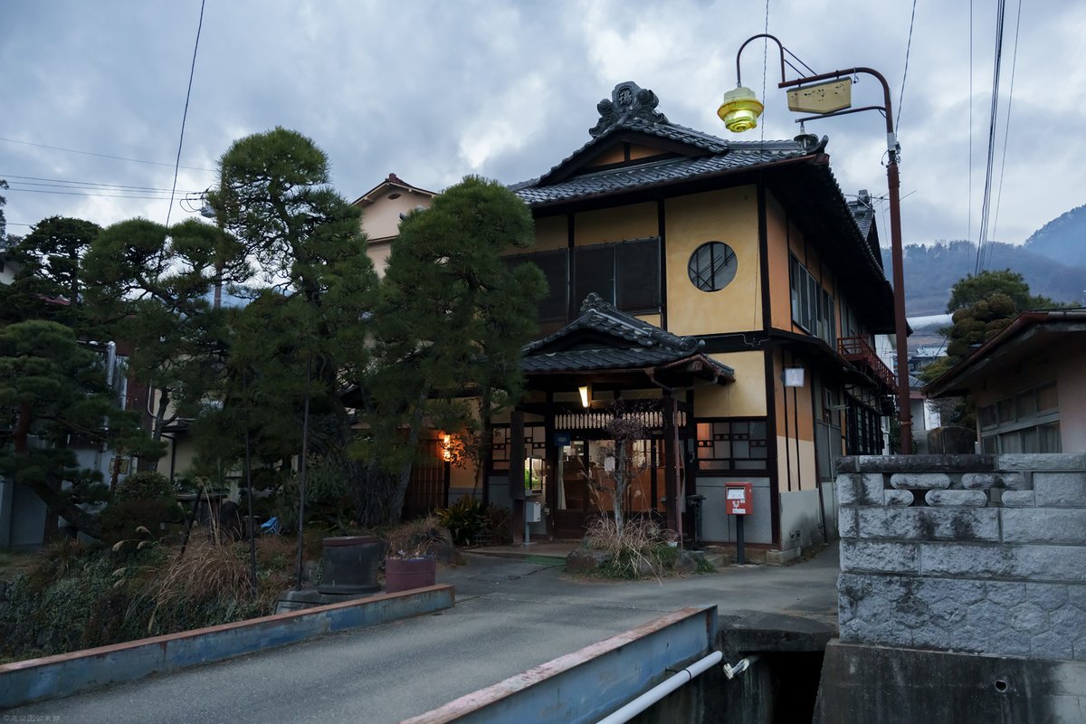 ruinsds's tweet photo. 灯の消えた温泉宿
岩下温泉旅館旧館【山梨懸】 https://t.co/J1geXN55q1