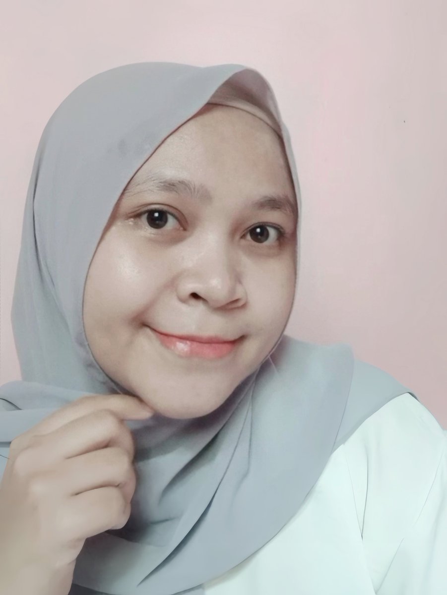 teaayv_'s tweet photo. Kenapa aku baru tau sekarang kalo ada gentle cleanser sebagus ini buat ngatasin kulit kusam 😭🤚

​Ini Clinelle WhitenUP Brightening Cleanser 50ml. Ada kandungan Triple Vitamin C+ Complex yang bikin kulit wajah jadi cerah. Pas dibilas rasanya kulit bersih cerah gak bikin ketarik. https://t.co/66MuNrOgo0