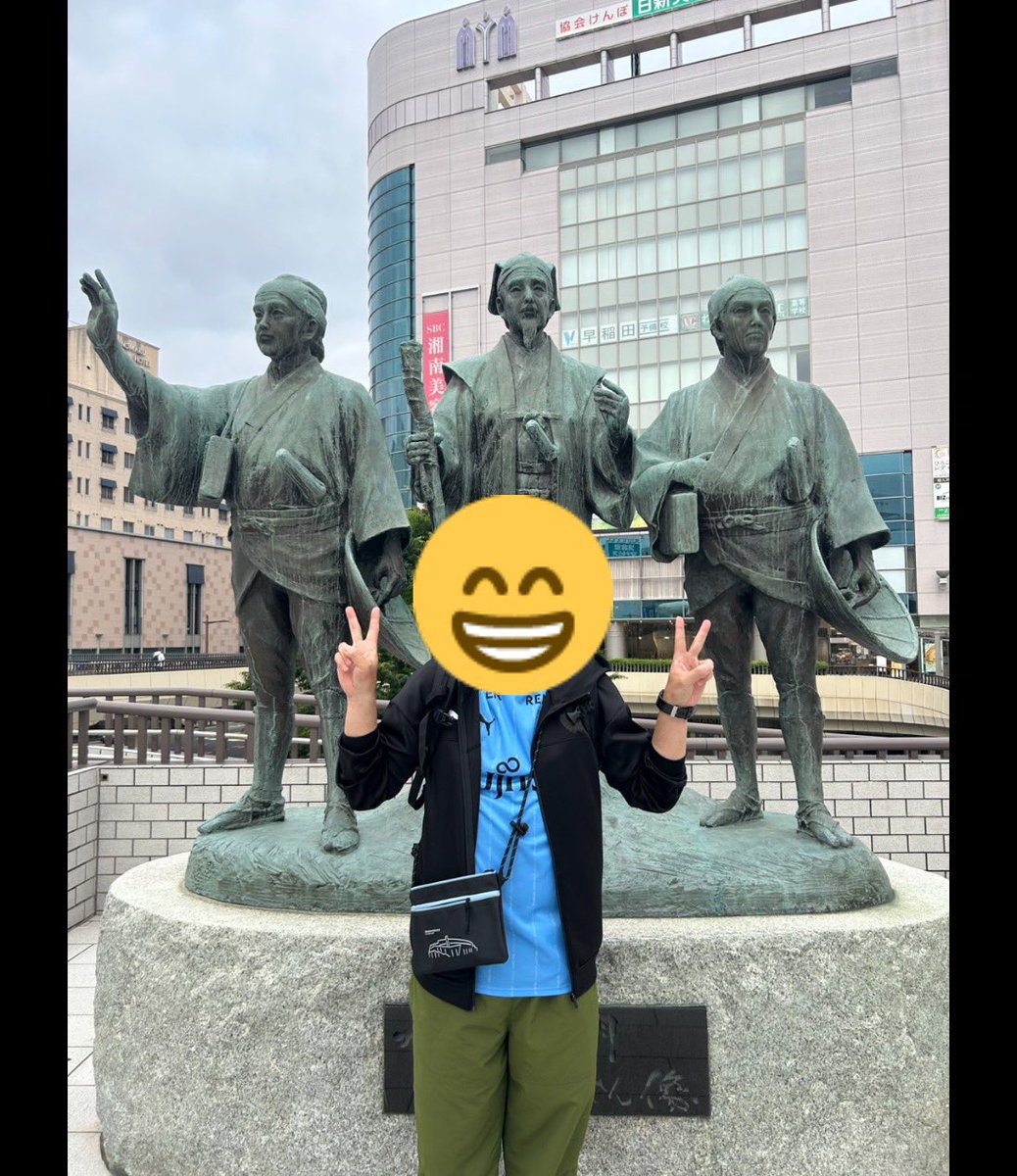 ステッカー配布企画開始です！ 水戸駅周辺 こちらの像の近くのベンチに