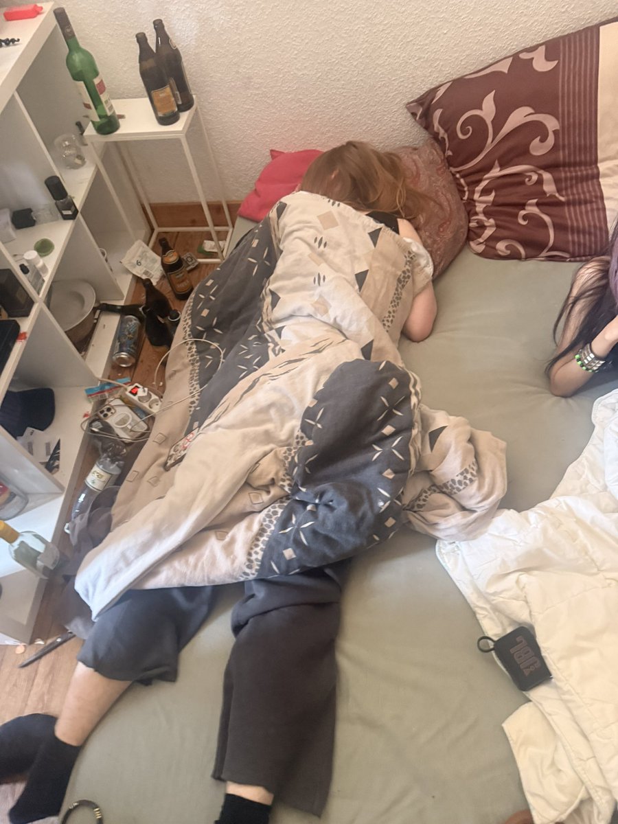 daan tweet media