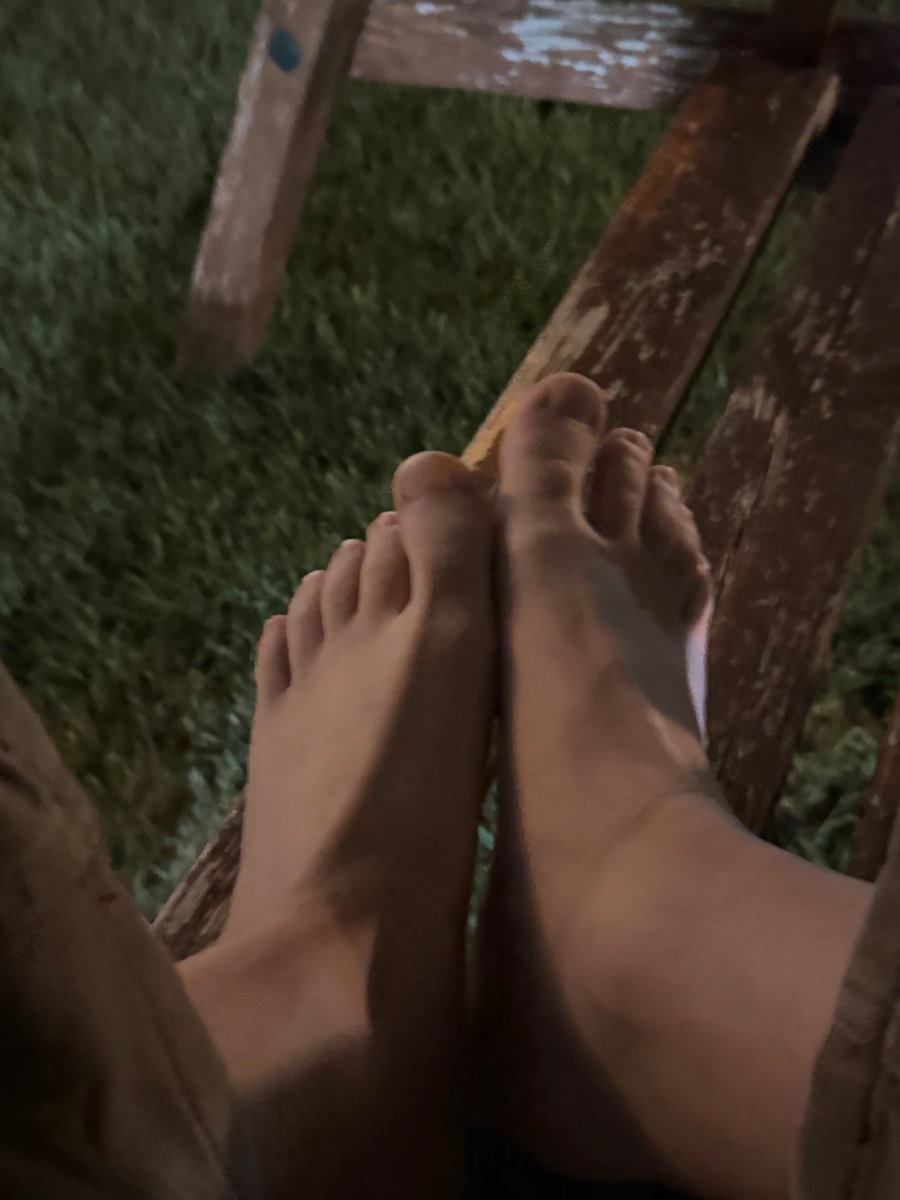 BroRomanFeet43 tweet media