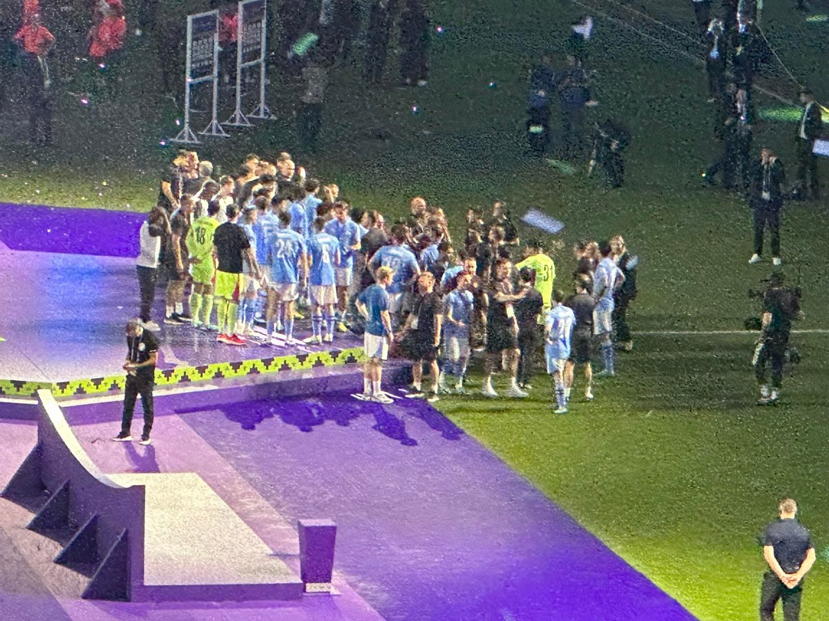 James_F01's tweet photo. gracies pep for 10 of the very best years! https://t.co/Rko26mnU2u