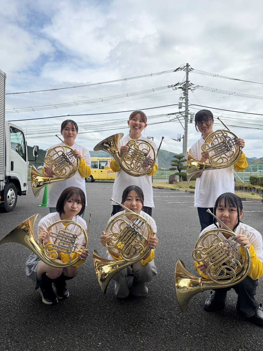 yubbhorn's tweet photo. こんにちは！山大吹奏ホルンパートです📯

5/24はそうごうフェスタで演奏を行いました！

指揮者体験のコーナーも行い、とても楽しいステージとなりました！✨

そうごう自動車学校のみなさん、演奏を聞いてくださったみなさん、ありがとうございました🙌 https://t.co/3q8C42n5zk