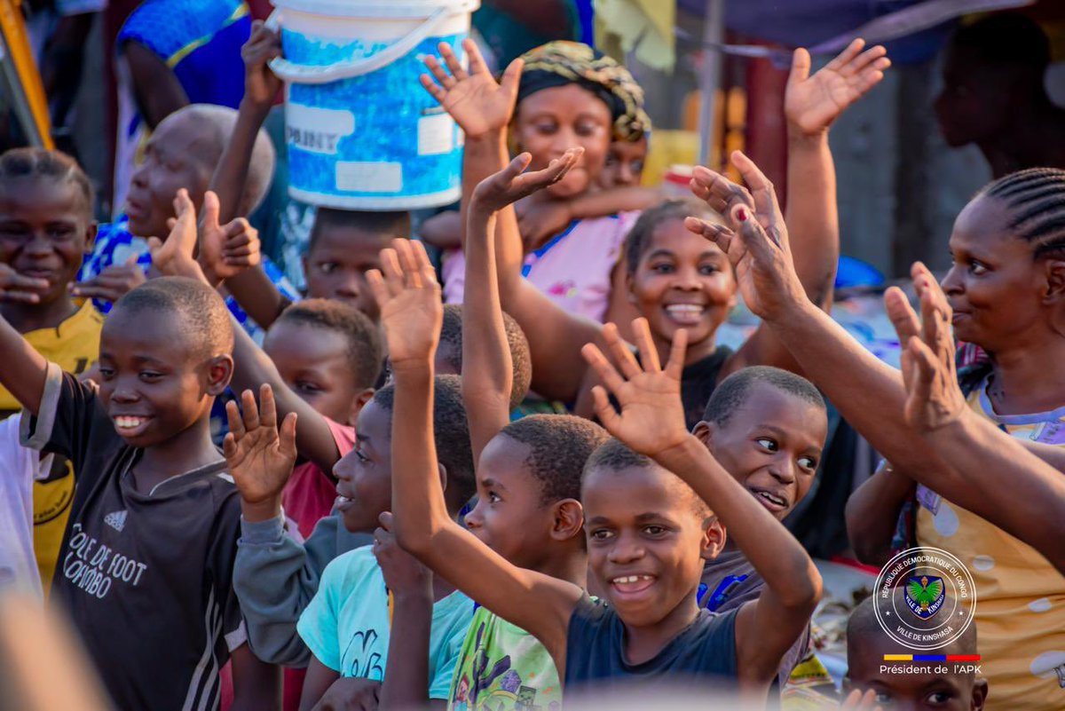 levimbuta's tweet photo. 🇨🇩 N’djili a vécu une journée historique à l’occasion de l’accueil du Chef de l’État.

Dans une ambiance de ferveur populaire, plusieurs infrastructures importantes ont été inaugurées pour le développement de la commune et l’amélioration des conditions de vie de la population.

📍 Au programme de cette visite :
✔️ Passage au Grand Marché
✔️ Inauguration de la nouvelle maison communale de N’djili
✔️ Visite du stade municipal de N’djili
✔️ Mise en service de la route Luemba réhabilitée

Cette visite marque une avancée significative dans la modernisation des infrastructures de la Tshangu et témoigne de la volonté des autorités de rapprocher les services publics de la population.

👏 Une journée mémorable pour N’djili et toute la Tshangu.

#Ndjili #Kinshasa #RDC #Tshangu #Développement #Infrastructures #FYP
