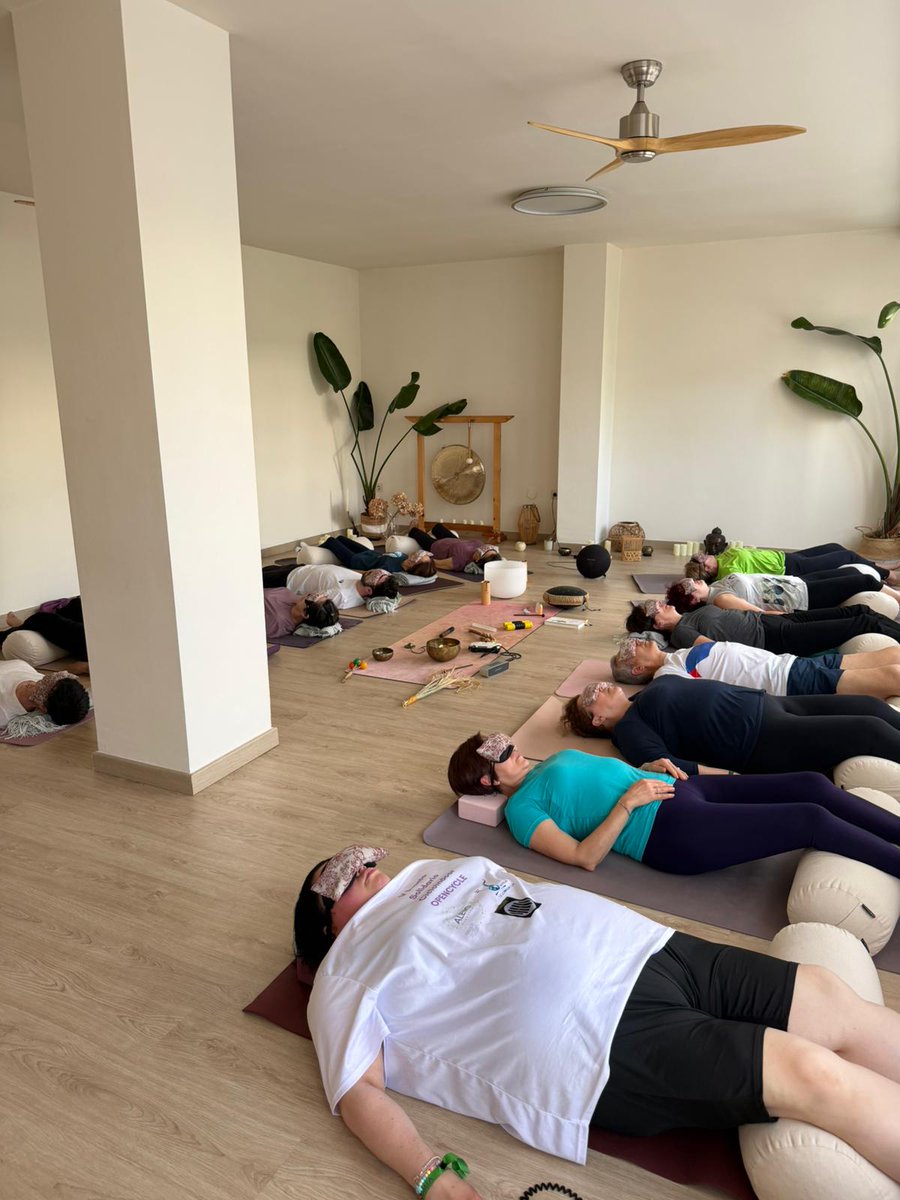 Asc_Aleiio's tweet photo. Taller de Meditación especial por el Día Mundial de las EII

Un espacio de energía, relajación y buenas vibras en Aire Yoga, con nuestra super guía Claudia 💜

#TallerRelajación  #Eii #Ostomía #Leonesp #DíaMundialEII #Aleiio #AyuntamientoLeón #FundacionLaCaixa https://t.co/5AoYZpIYoe