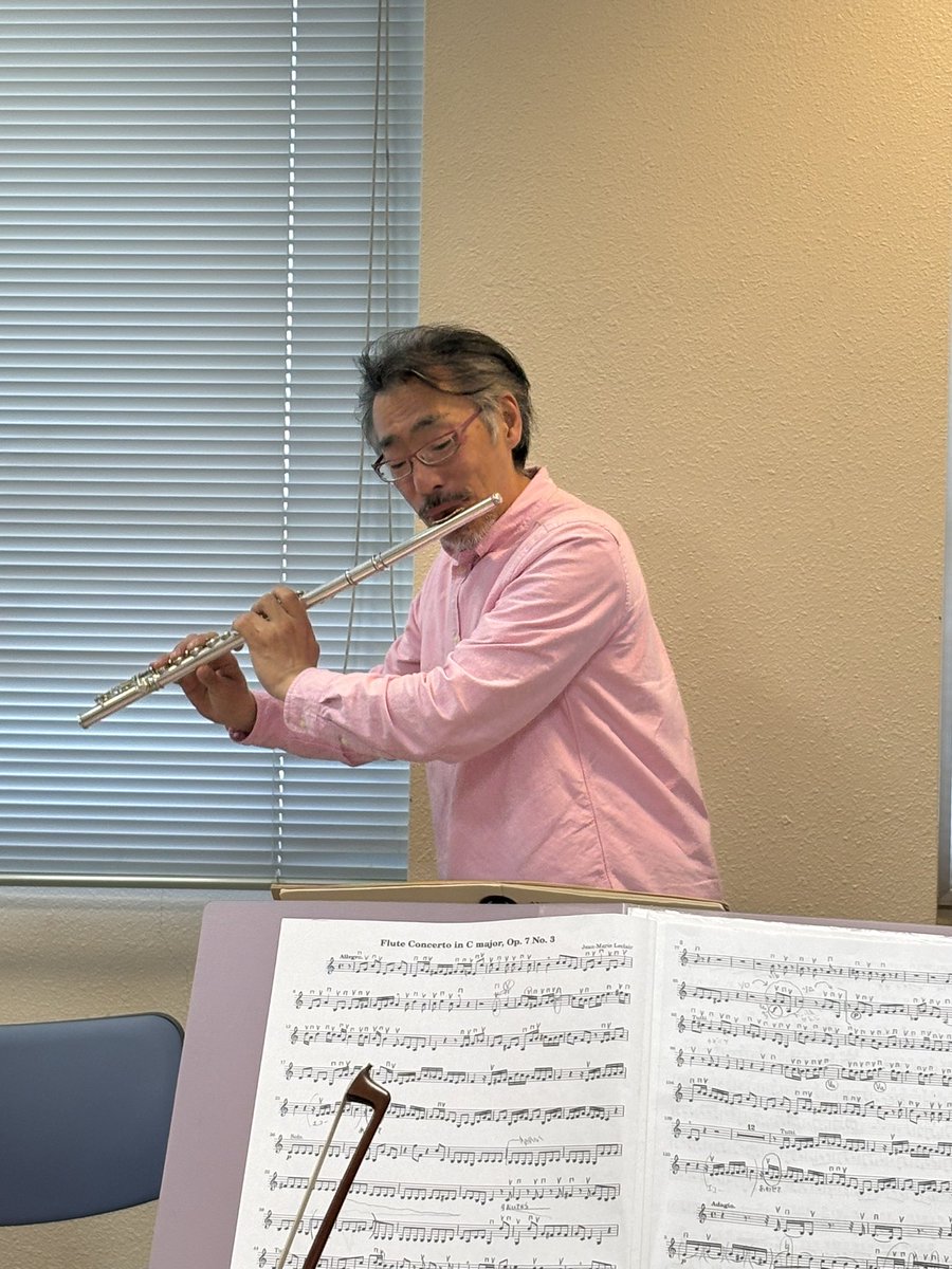 kinogen_string's tweet photo. 5月23日(土)、24日(日)と森本先生にお越し頂き、オケとの合わせ練習が行われました^ ^

次回の練習は6月14日　日曜日
場所は北コミュニティセンターです。
時間は9時から12時まで

７月12日の本番に向かって頑張ります！

#和歌山アマチュアオーケストラ
#アマオケ
#和歌山
#弦楽オーケストラ https://t.co/pEuQd6Tya6
