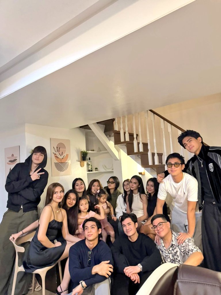 ulannn4u's tweet photo. THE OG'S POGANDA NG PBB BNK!! TREWWW!!!๐ฎโ๐จ๐ฅ๐ฅ
#PBBGEN11
#RainCelmar
#PbbRain https://t.co/l3uUmquktK