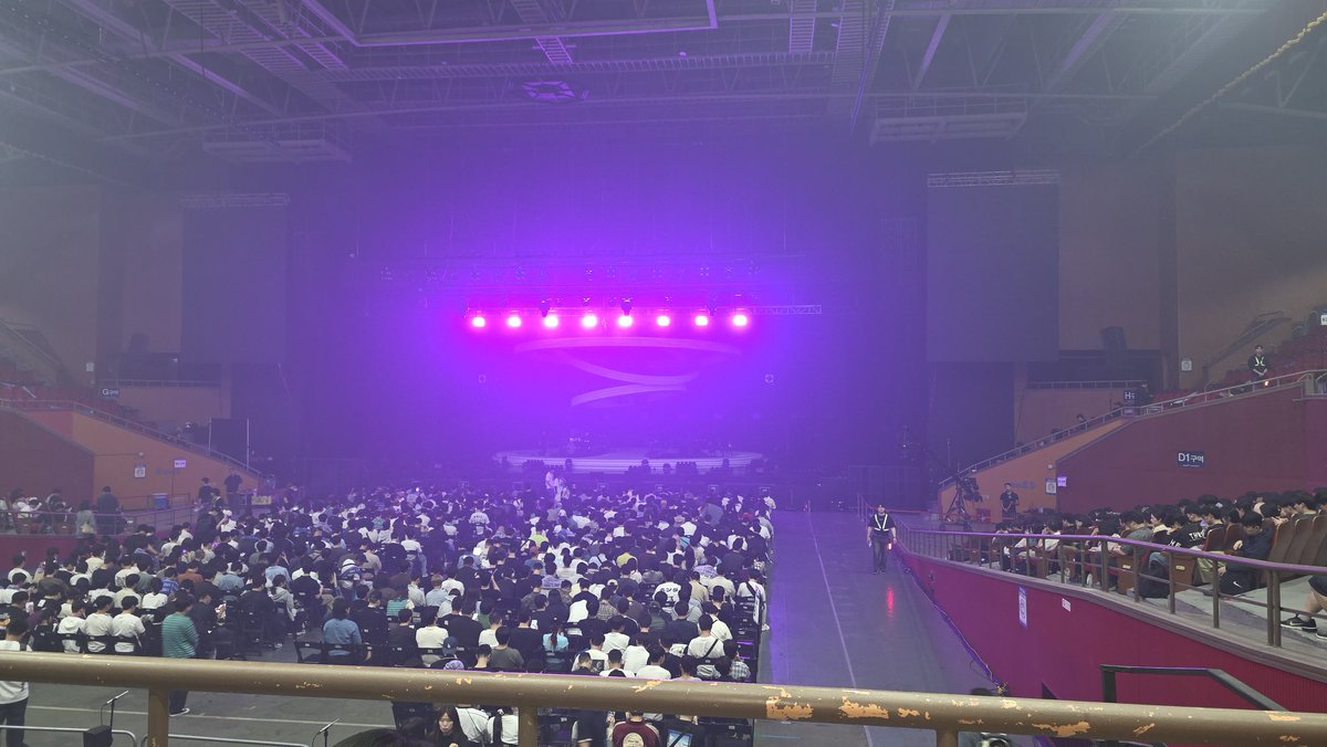 serval_p's tweet photo. 이쿠타 리라
올림픽홀 5.24
C3구역 2열 https://t.co/roz5M8vxJQ