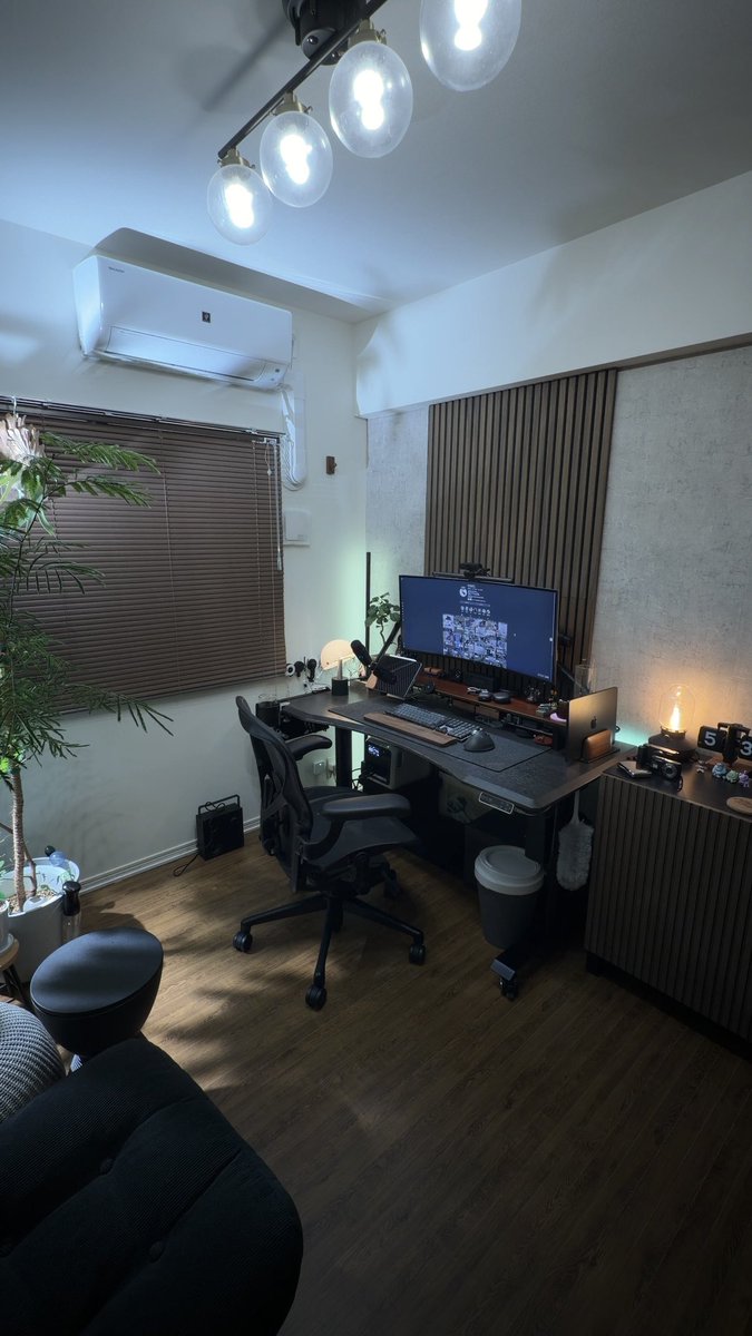 king_blog05sub's tweet photo. 部屋にラグを敷くイメージをAIに聞いた結果。 https://t.co/J4m8UfhgUp